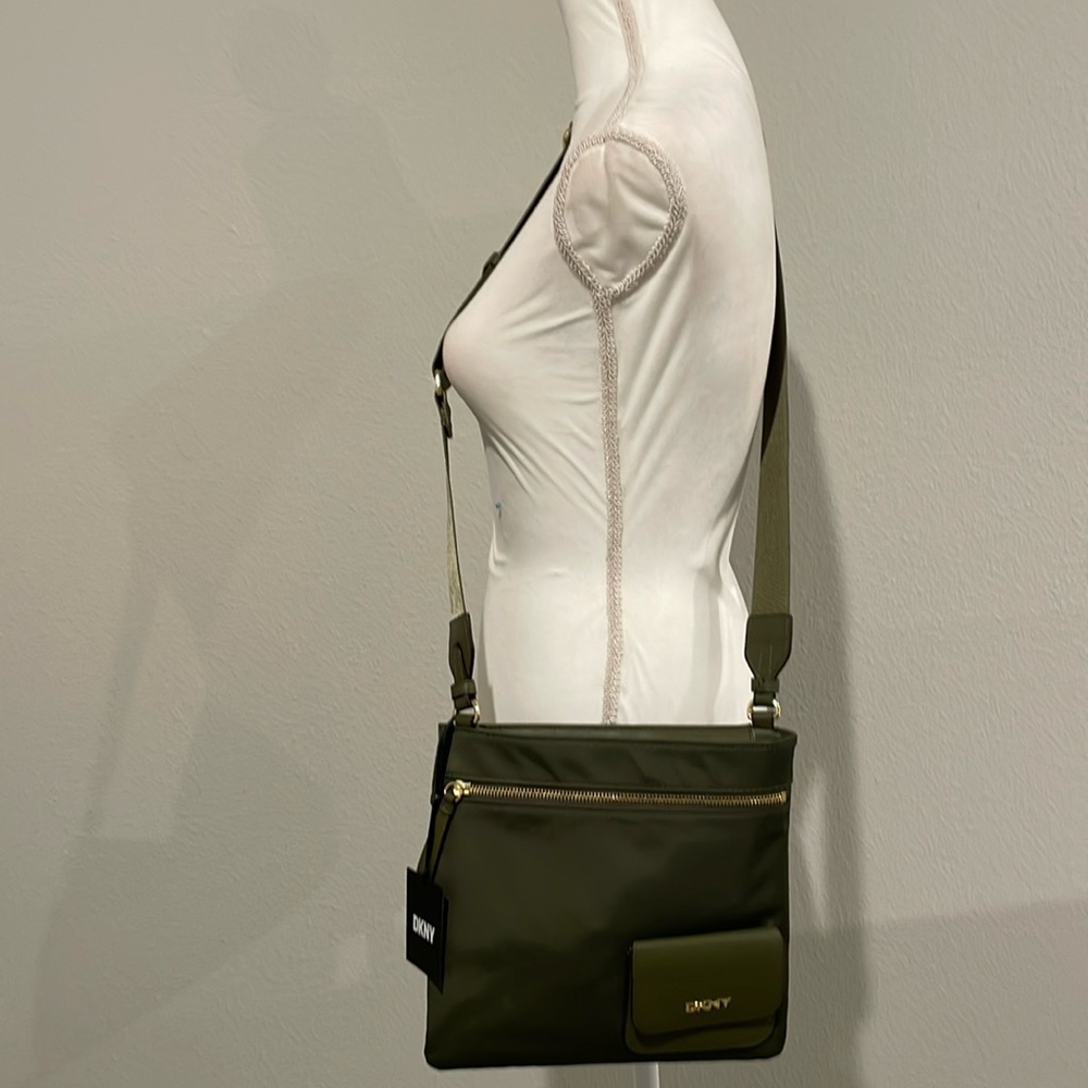 NEW DKNY CROSSBODY PURSE